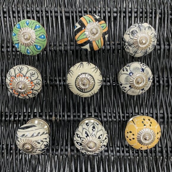 Many sets of 6 Black & white ceramic knob/pull - Picture 5 of 5